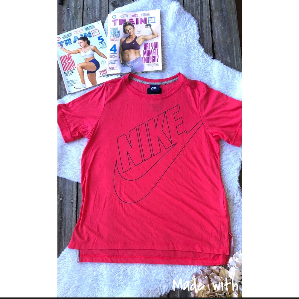 Nike short sleeve T-shirt.